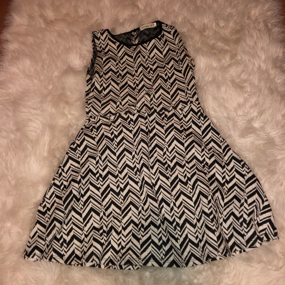 Black & White zigzag dress